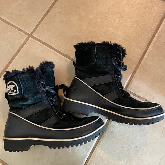 Black Sorel Tivoli Boots - Picture 1 of 5